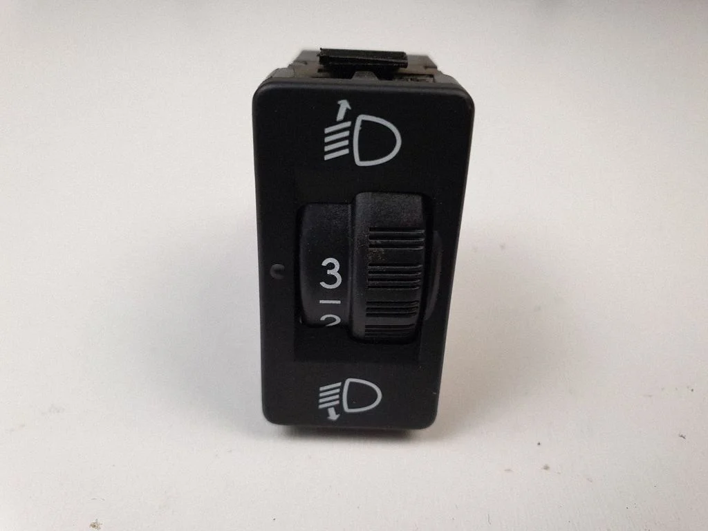 Esitulede kõrguse reguleerimise lüliti 9666186877