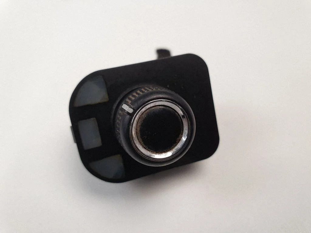 Wing mirror switch