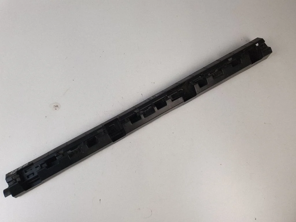 Sill supporting ledge 32216384