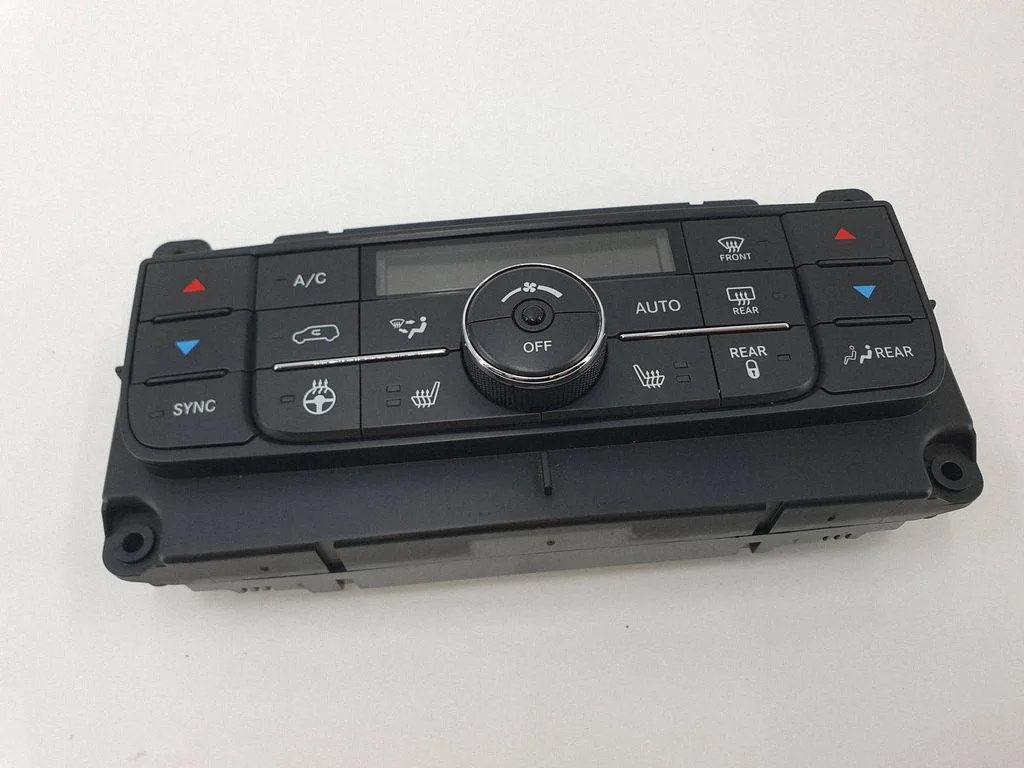 Panel sterowania klimatyzacją / nawiewem – Chrysler Town & Country V (2008-2016)