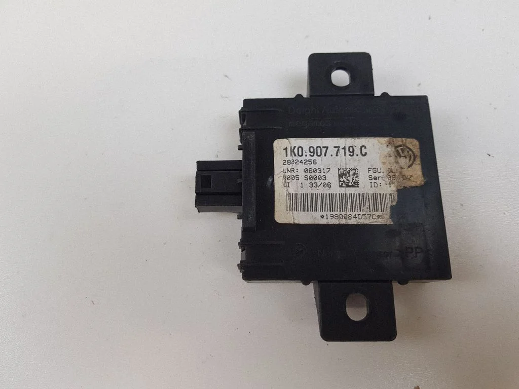 Signalisatsiooni juhtplokk – Audi A3 S3 8P (2003-2012)