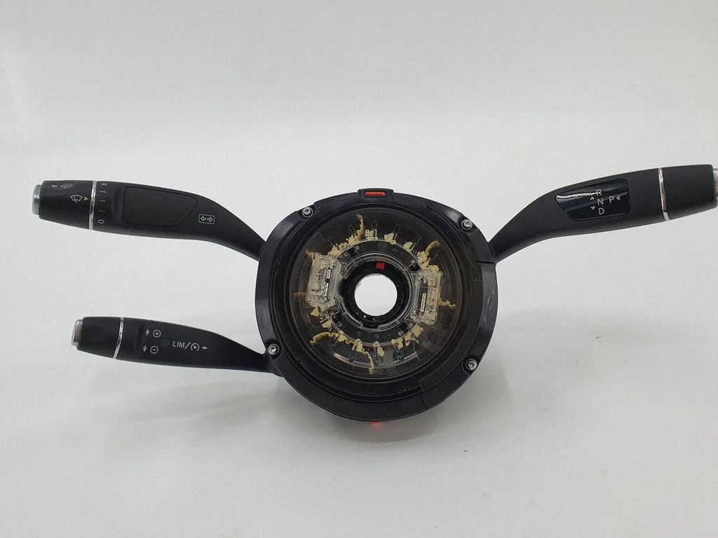 Wiper turn signal indicator stalk/switch