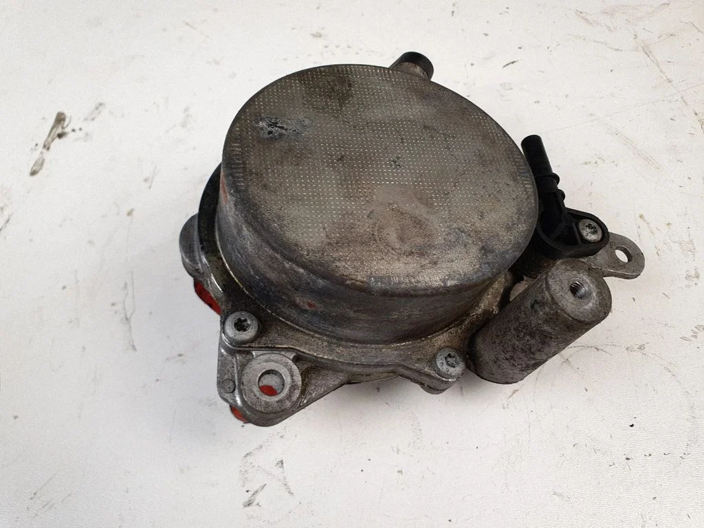 Vacuum pump 9673836180