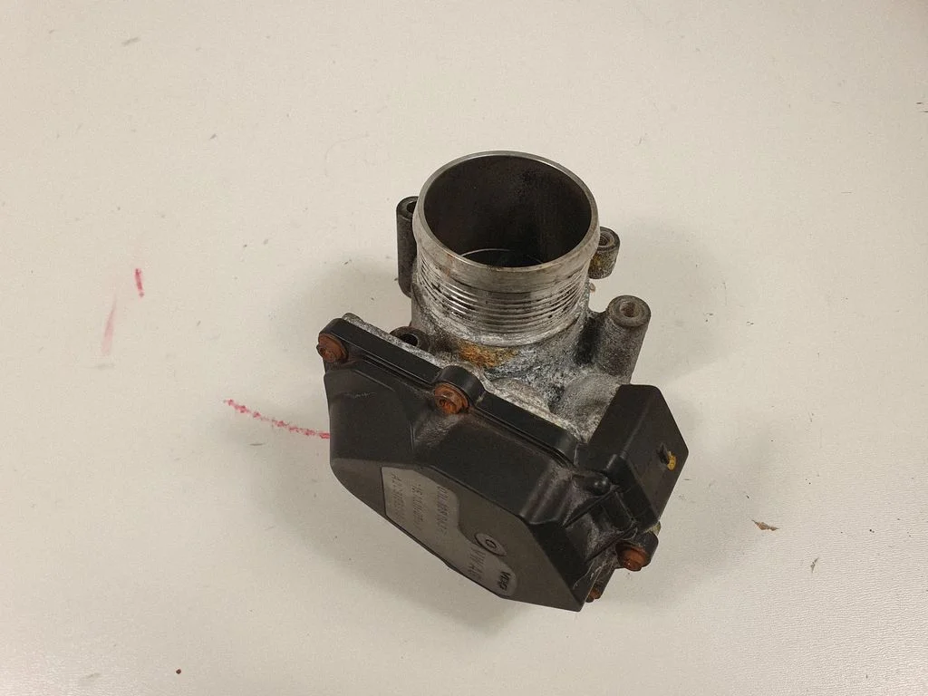 Throttle valve 03L128063R