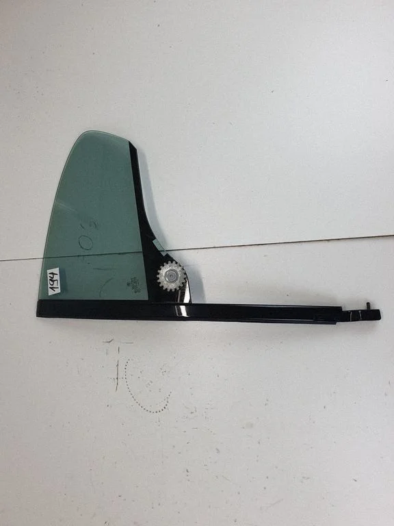 Rear vent window glass 43R001026