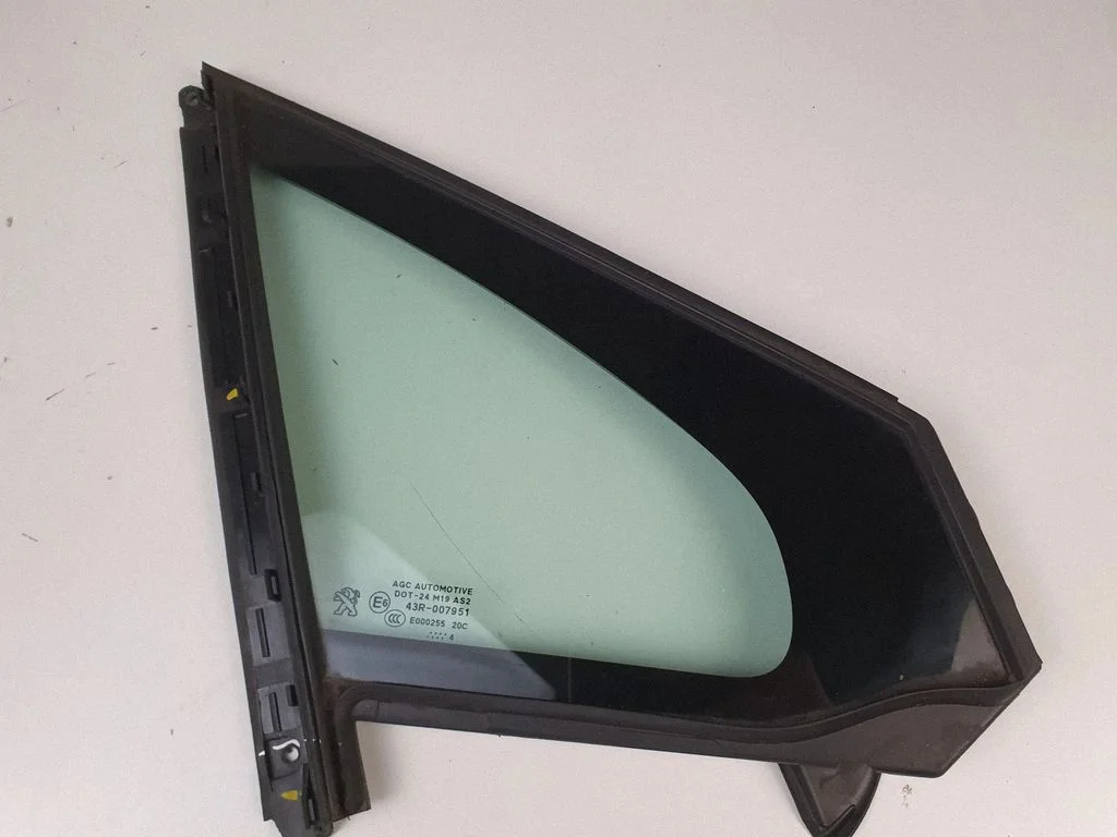 Front door vent window glass four-door – Peugeot 2008 I (2013-2019)