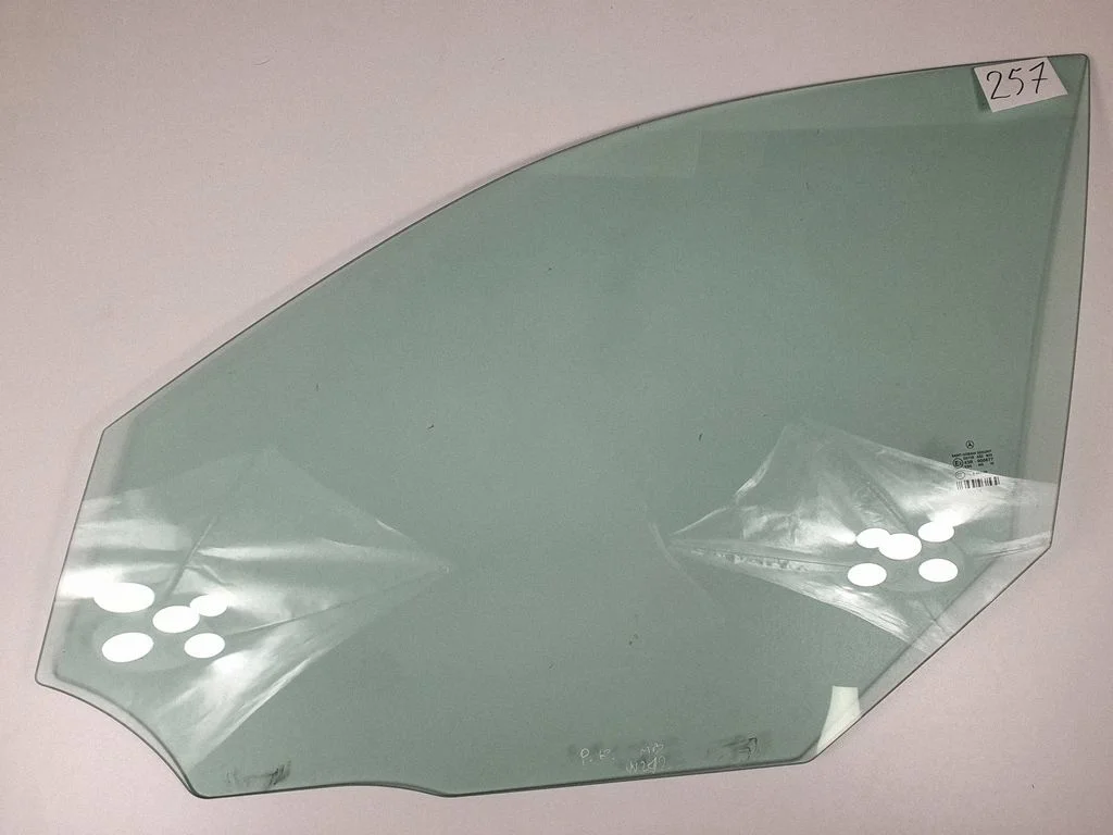 Front door window glass four-door 43R000677