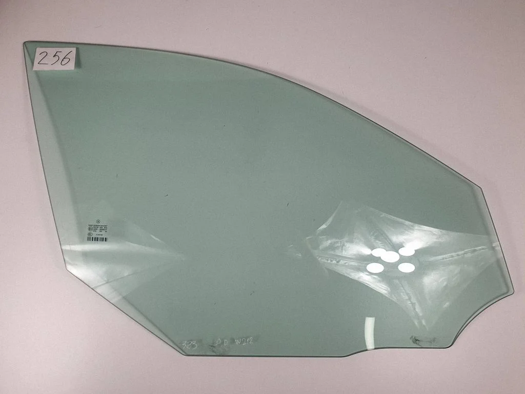 Front door window glass four-door 43R000677