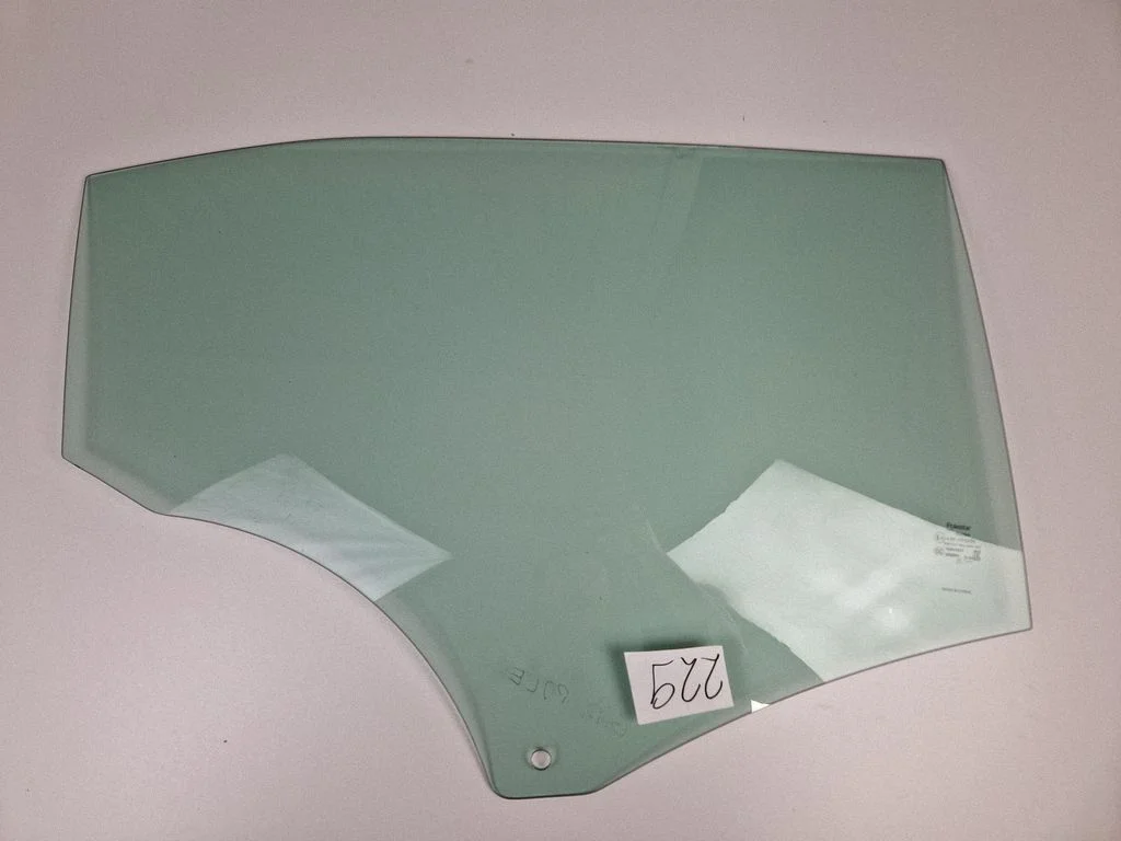 Rear door window glass 43R000055