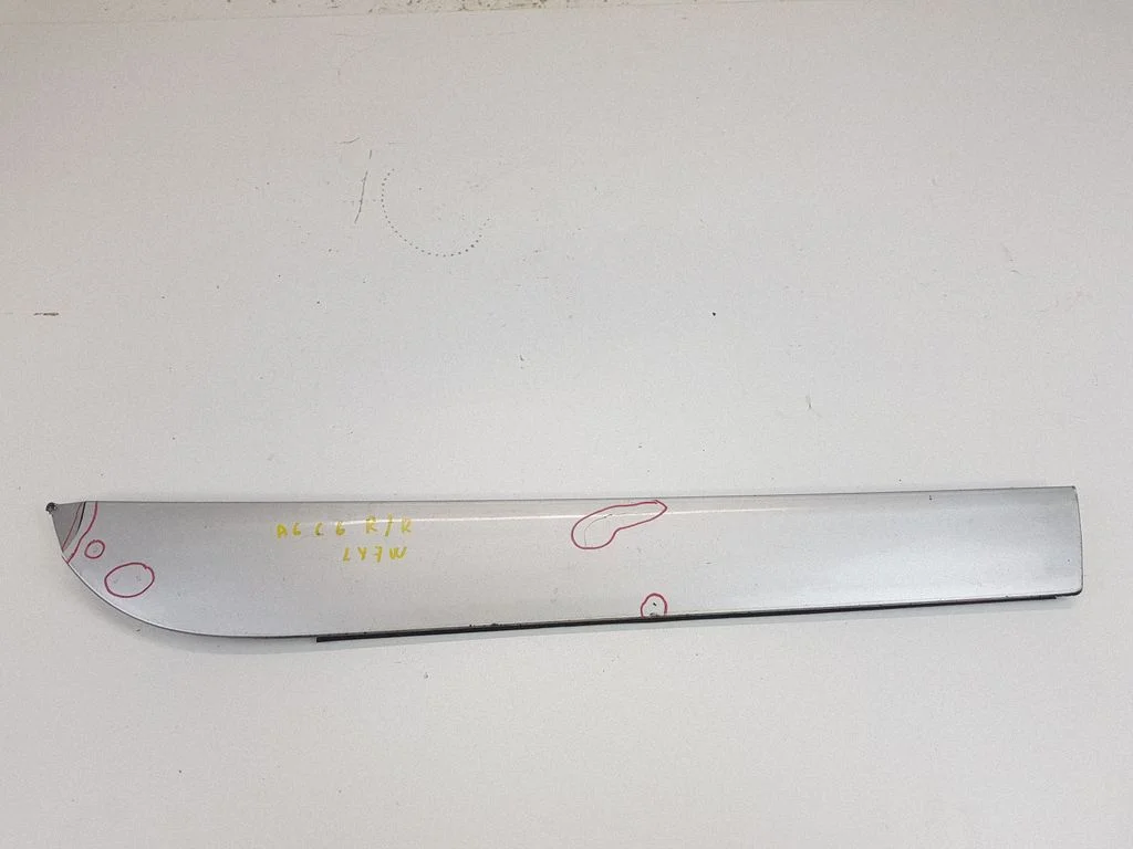 Listwa drzwi tylnych 4F0853970B