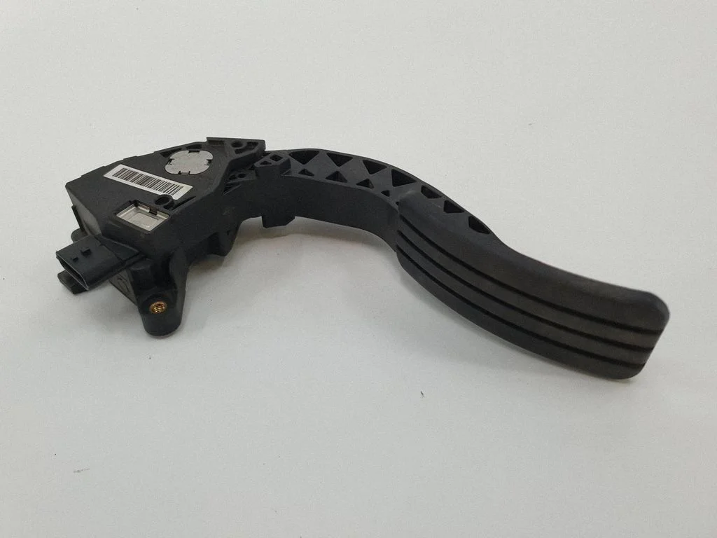 Akseleratora pedālis 180020024R