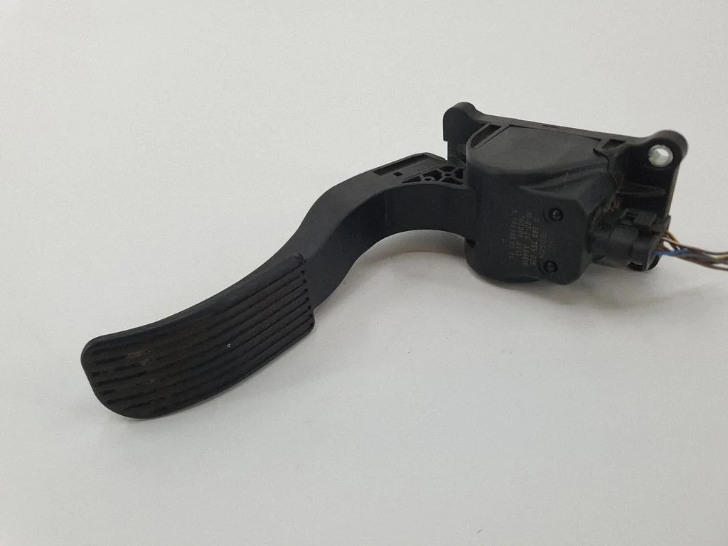 Accelerator throttle pedal – Mercedes-Benz Vito Viano W639 (2003-2014)