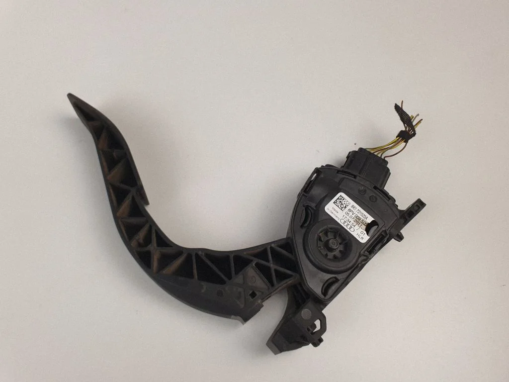 Accelerator throttle pedal 8K1721523A