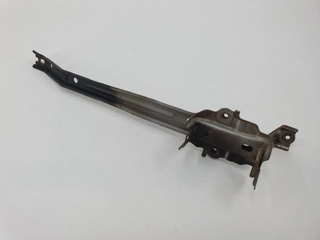 Radiator support slam panel bracket