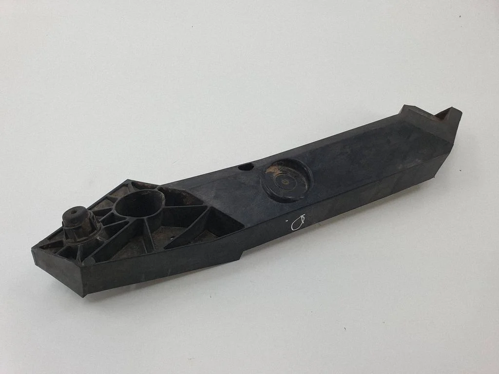 Radiatoru paneļa kronšteins 625001299R