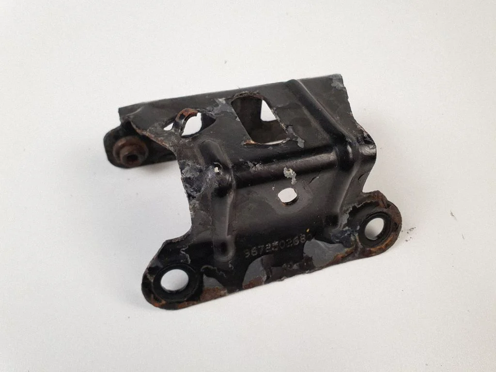 Radiator support slam panel bracket 9672502680