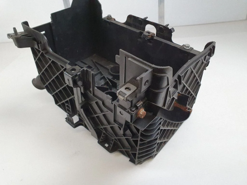 Battery box tray