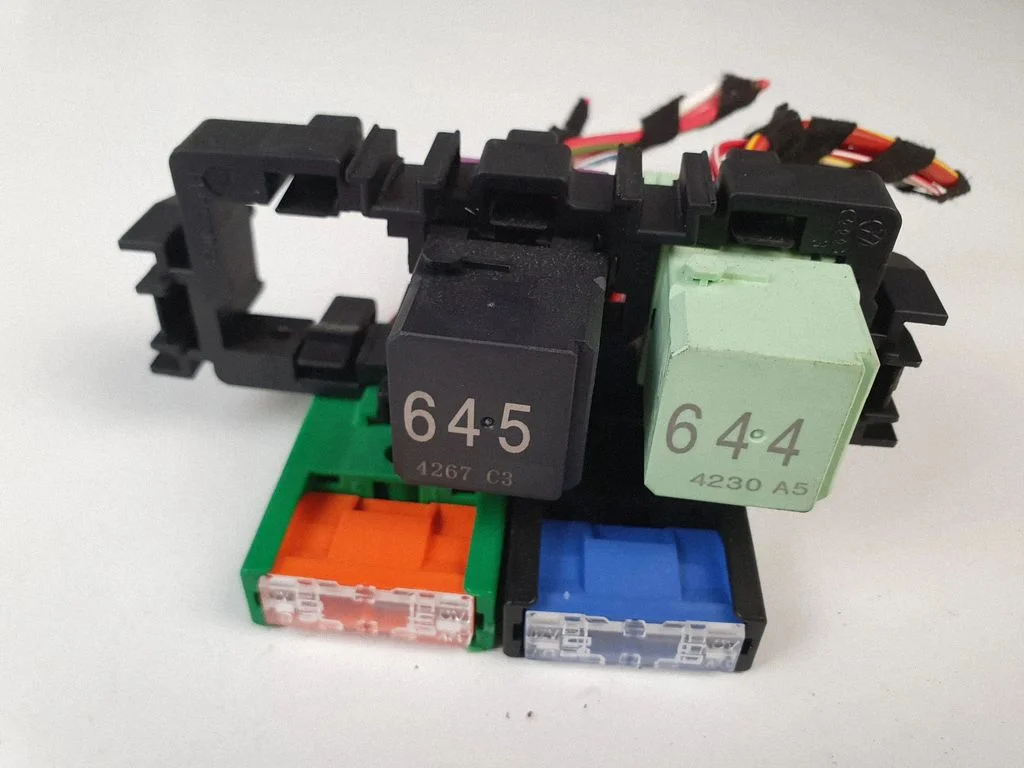 Fuse box set 4F1937503A