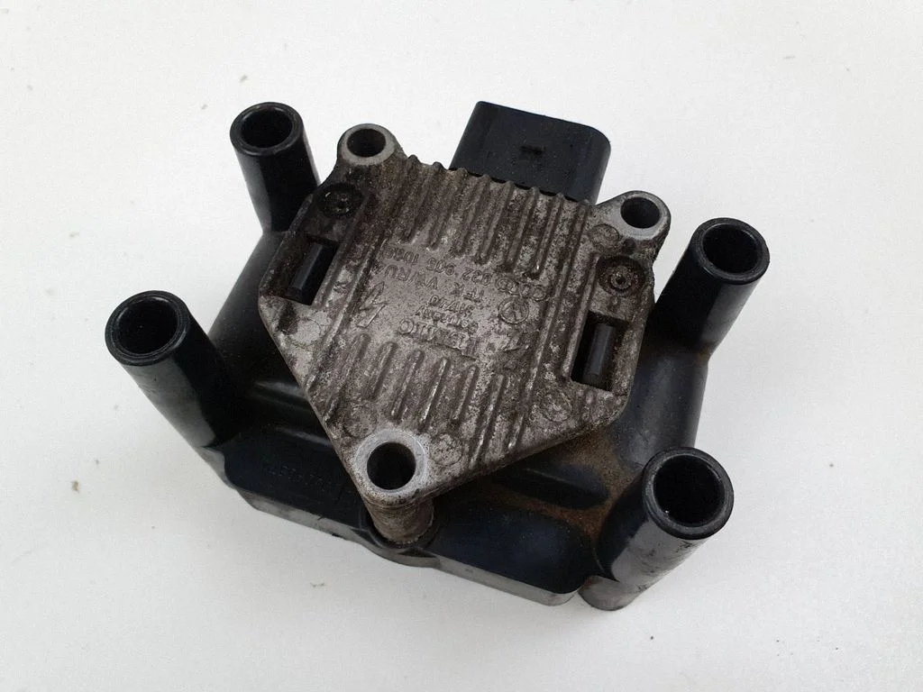 High voltage ignition coil 032905106B