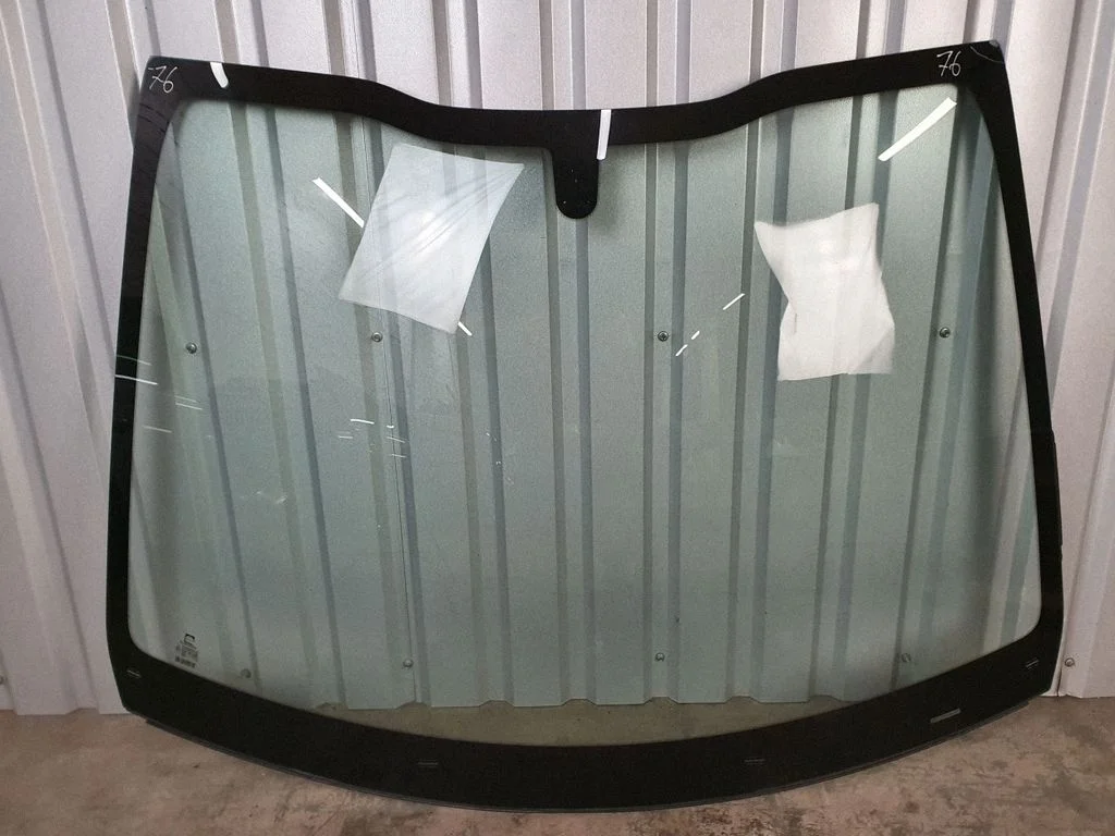 Front windscreen/windshield window – Peugeot 208 I (2012-2019)