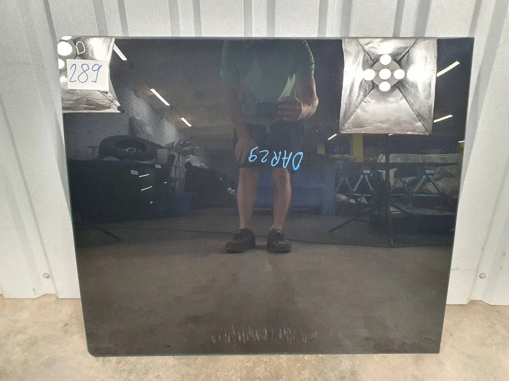 Rear side window – right