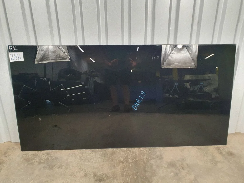 Rear side window – right