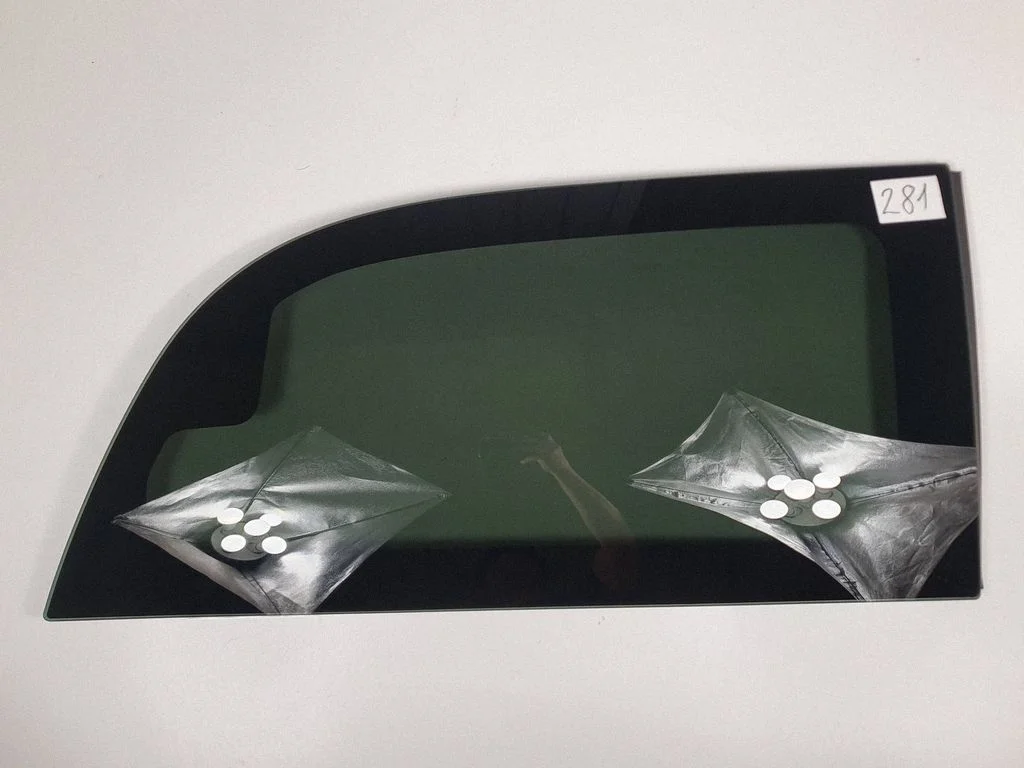 Rear side window – Chrysler Town & Country V (2008-2016)