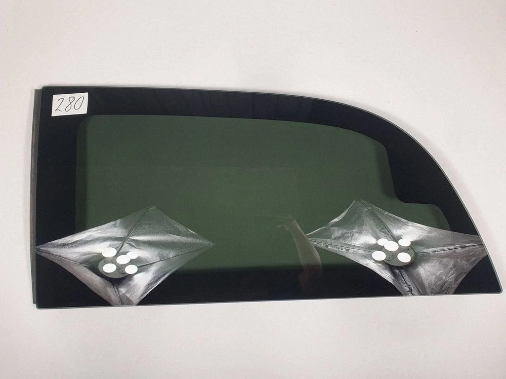 Rear side window – Chrysler Town & Country V (2008-2016)