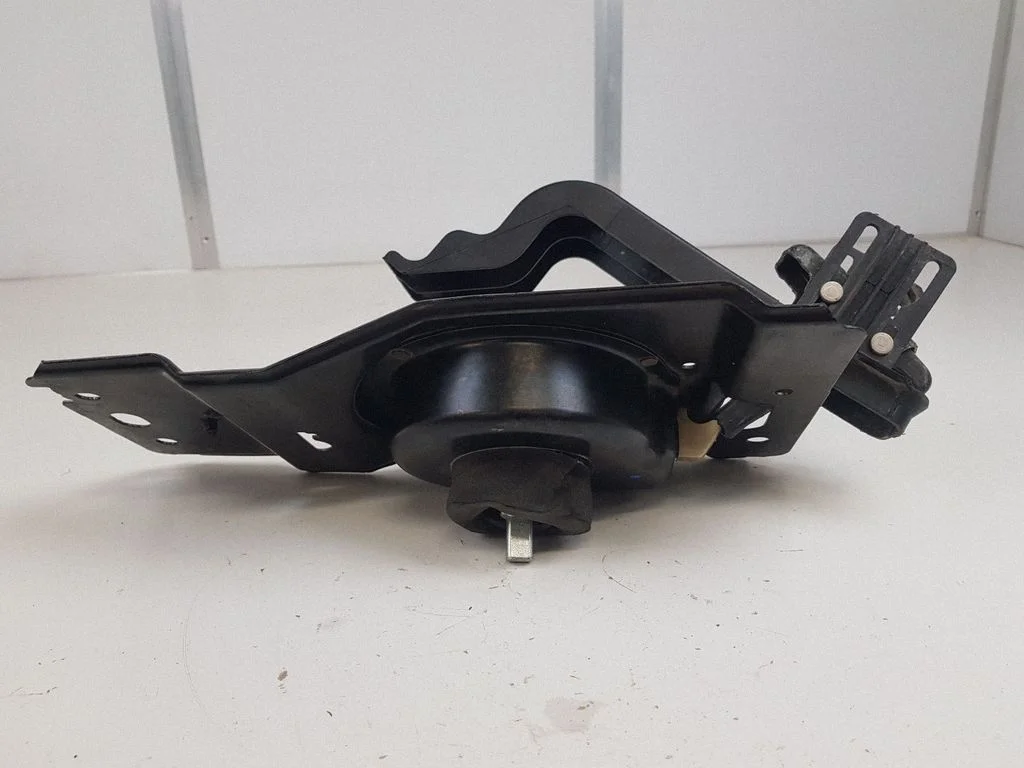 Spare wheel mounting bracket – Chrysler Town & Country V (2008-2016)