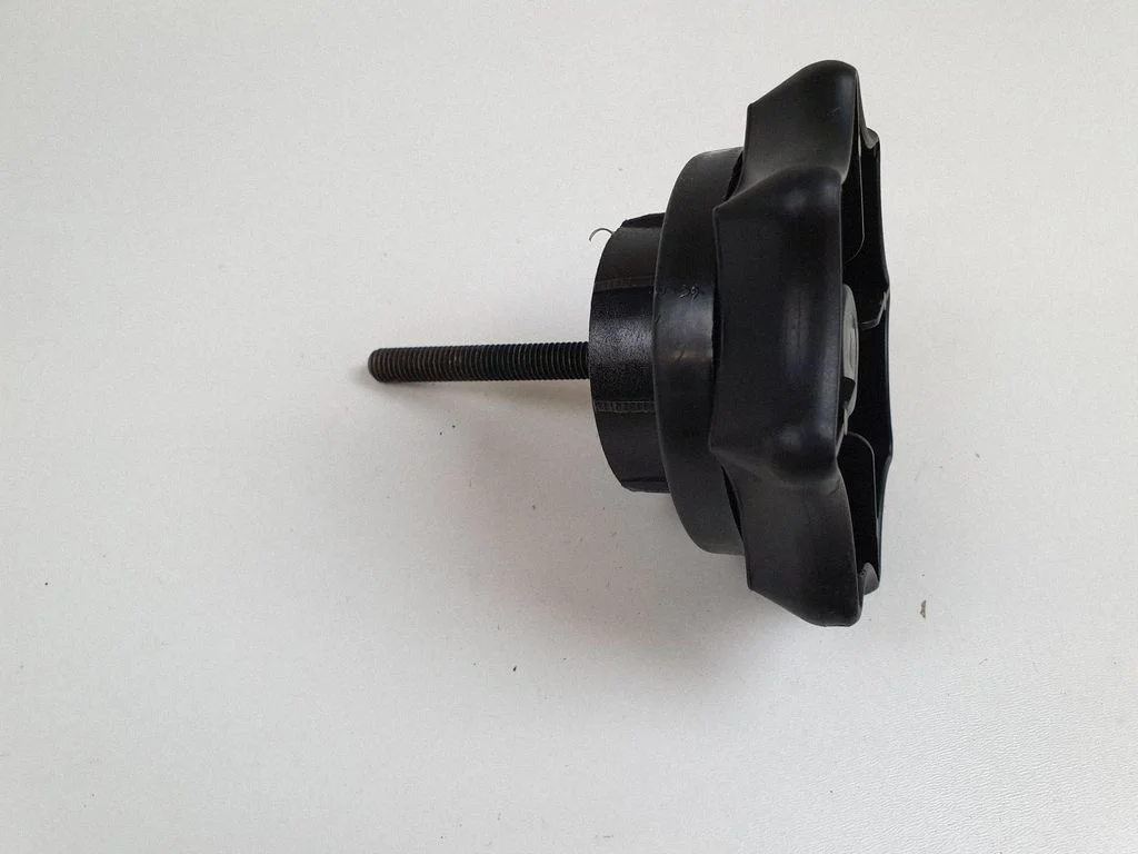 Spare wheel mounting bracket – Audi A8 S8 D2 4D (1994-2002)