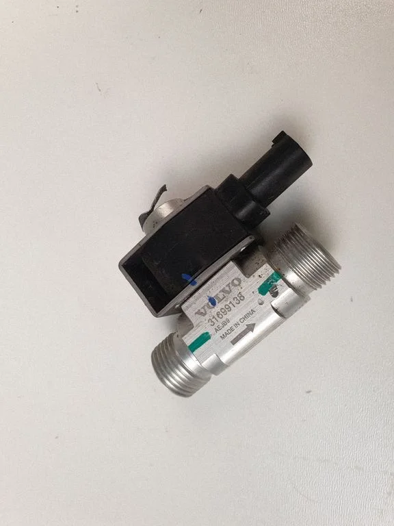 Air conditioning (A/C) pressure sensor P31699138