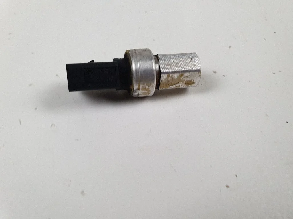 Air conditioning (A/C) pressure sensor – Volkswagen Passat B6 (2005-2010)