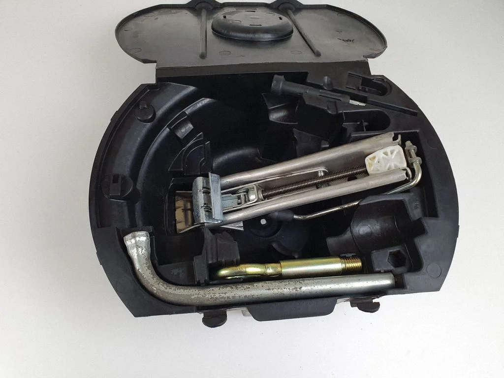 Tööriistakast 6Q0012115F – Volkswagen Polo IV 9N3 (2005-2009)