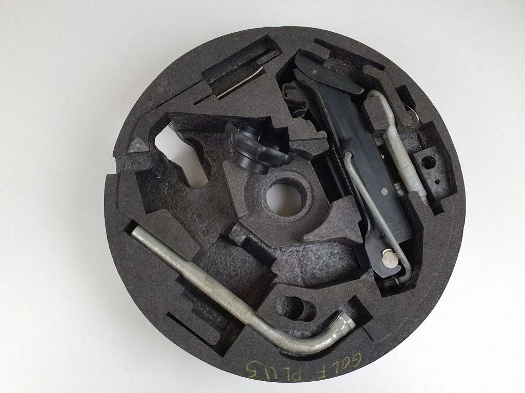 Tool box 8P0012109E – Volkswagen Golf Plus (2005-2013)