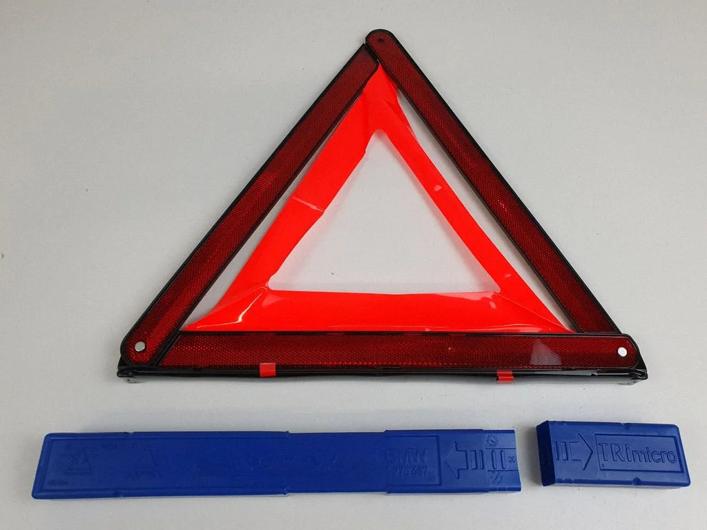 Emergency warning sign 6770487