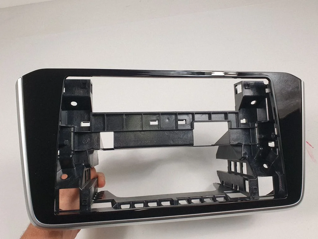 Radio/GPS head unit trim 2GB858019