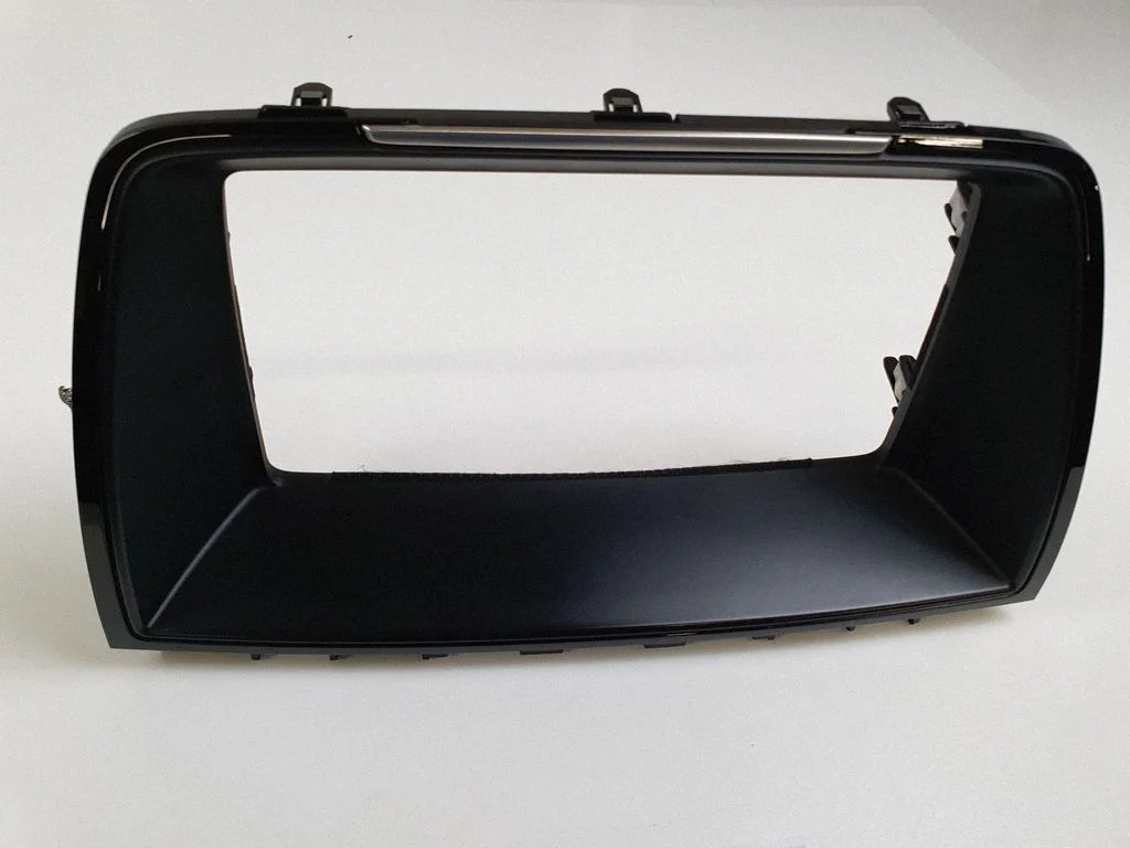 Radio/GPS head unit trim GHR155231