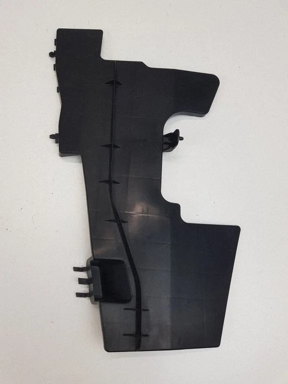 Radiator trim – Toyota Avensis T270 (2015-2018)