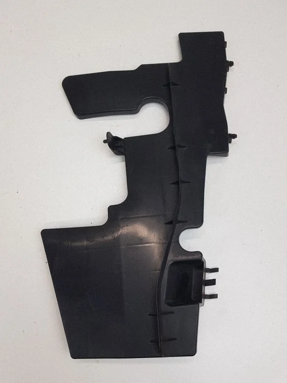 Radiator trim – Toyota Avensis T270 (2015-2018)
