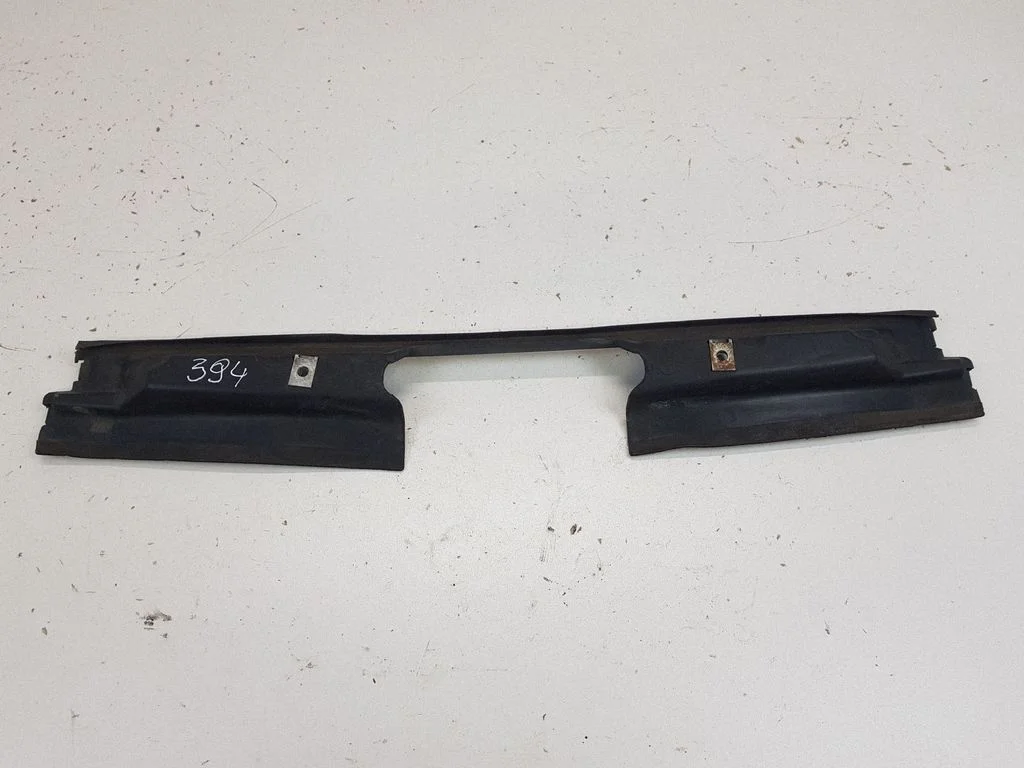 Radiator trim – BMW 5 Series E60 E61 (2004-2010)