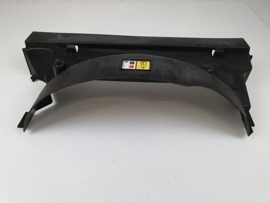 Radiator trim – Land Rover Discovery 3 - LR3 (2005-2009)
