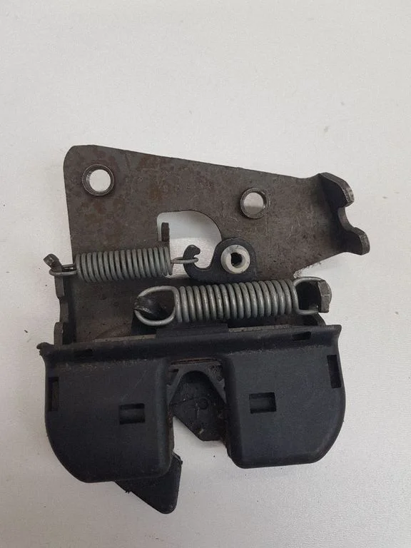 Istme seljatoe lukk – BMW 5-seeria E60 E61 (2004-2010)