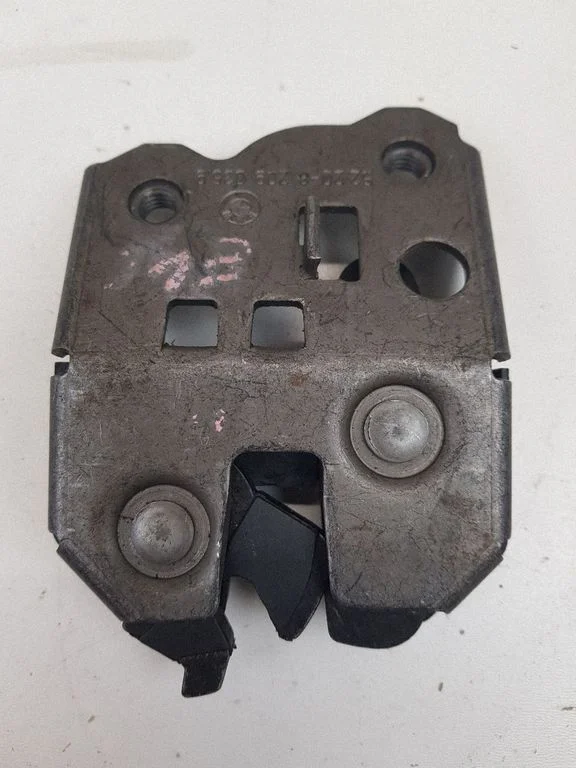 Seat back rest lock catch – BMW 3 Series E46 (1998-2005)