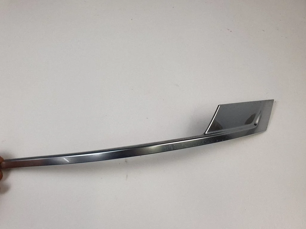 Rear bumper trim bar molding 31663660