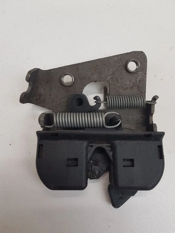 Istme seljatoe lukk – BMW 5-seeria E60 E61 (2004-2010)