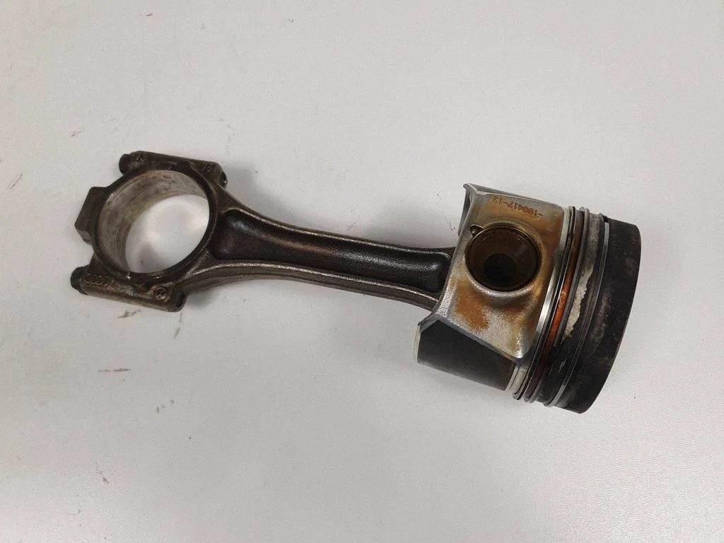 Piston with connecting rod