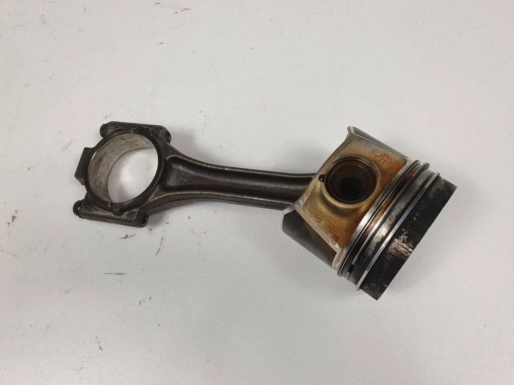 Piston with connecting rod