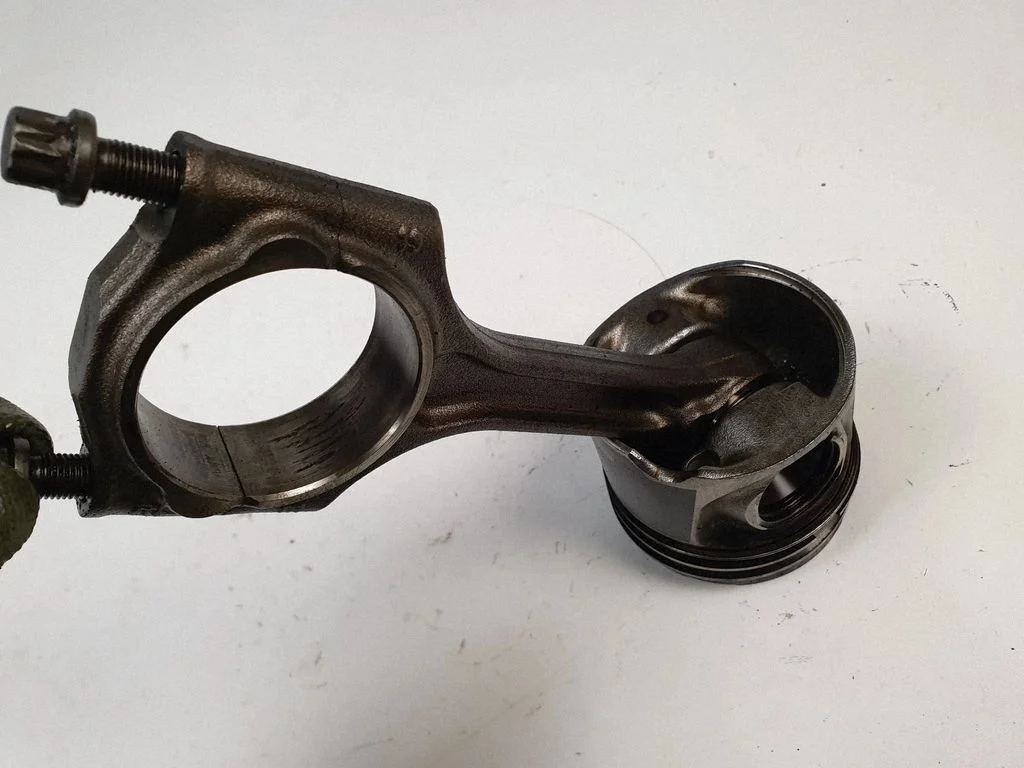 Piston with connecting rod – Volvo XC70 (2014-2016)
