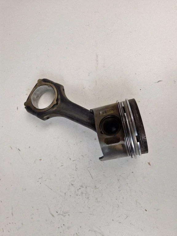 Piston with connecting rod