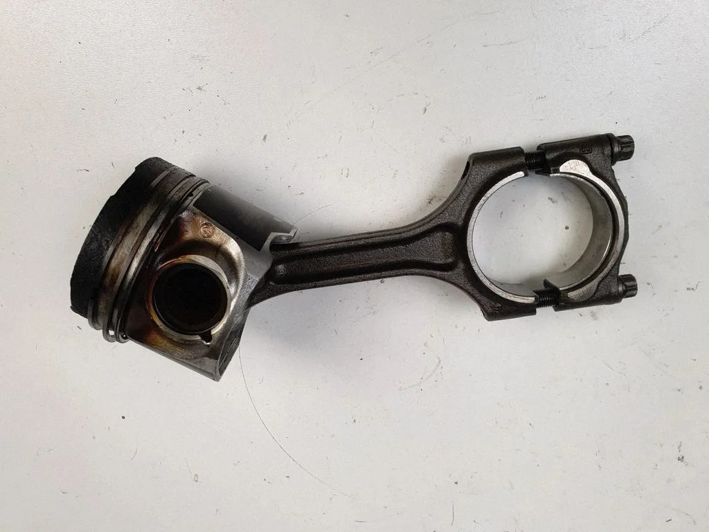 Piston with connecting rod – Volvo XC70 (2014-2016)